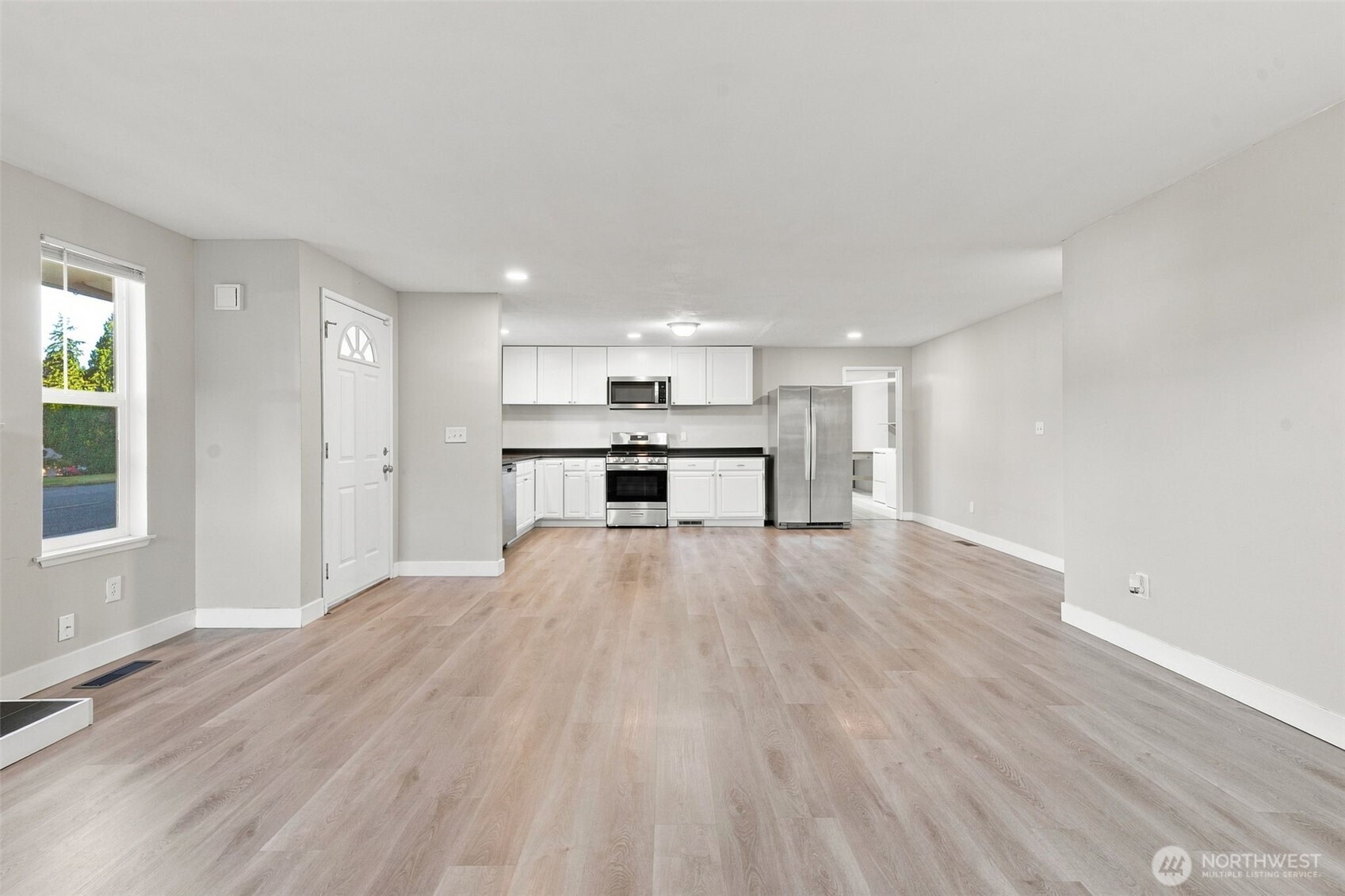 483 Ne Conifer Drive Property Photo 9