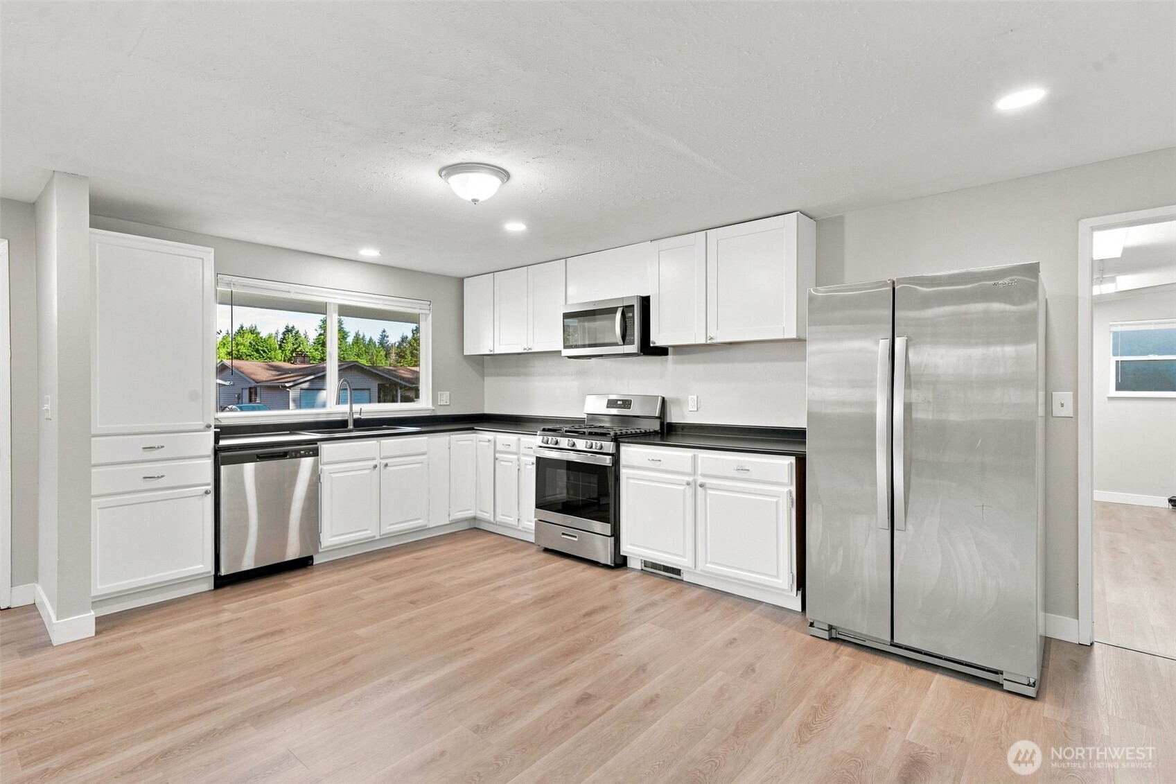 483 Ne Conifer Drive Property Photo 11