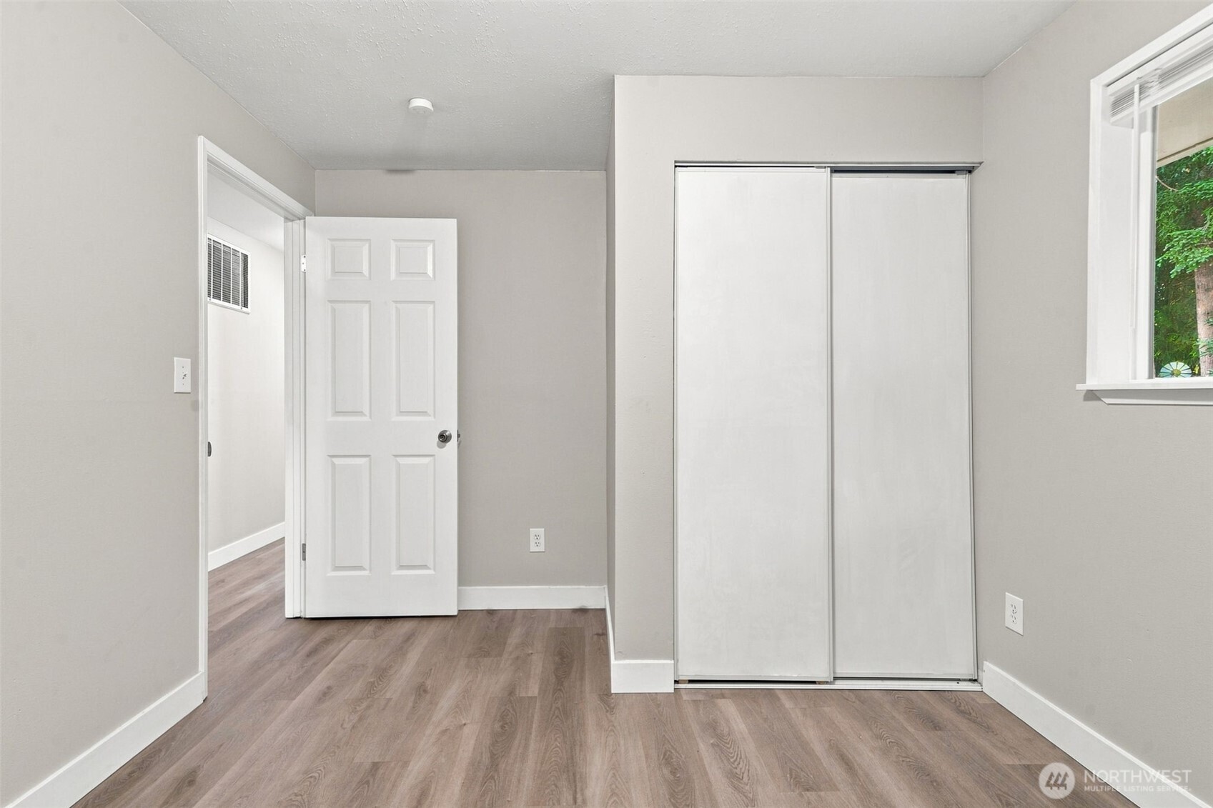 483 Ne Conifer Drive Property Photo 23