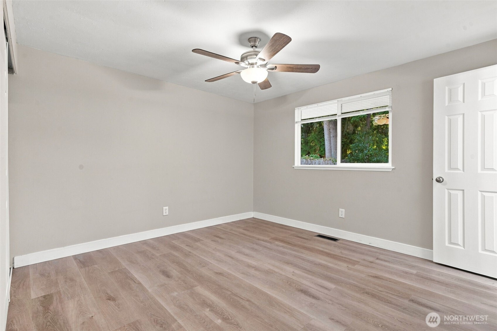 483 Ne Conifer Drive Property Photo 24