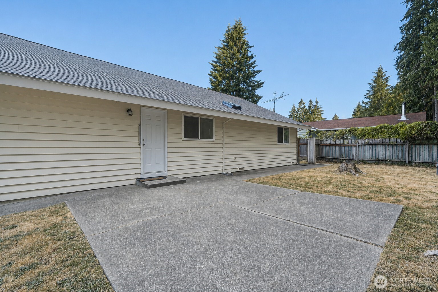 483 Ne Conifer Drive Property Photo 35