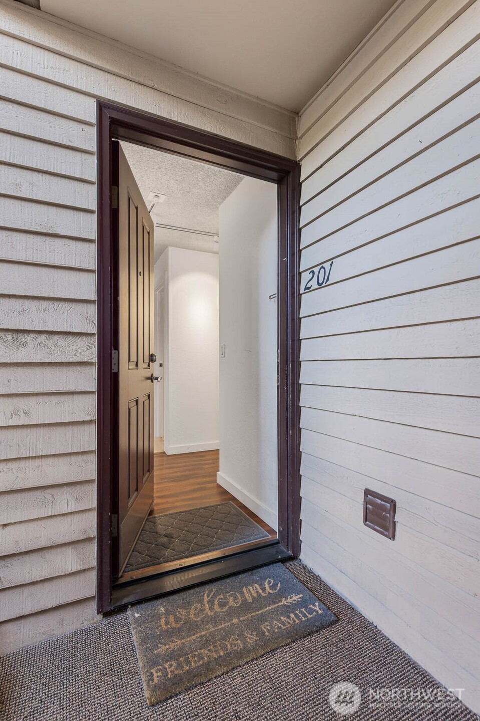 725 9th Avenue 201 Property Photo 4