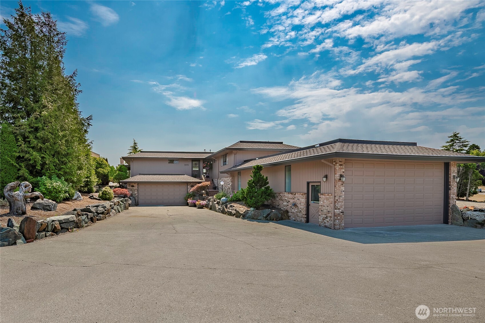 5575 Coquitlam Drive Property Photo 3