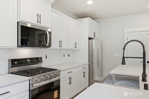 18527 Meridian Ave Property Photo 12