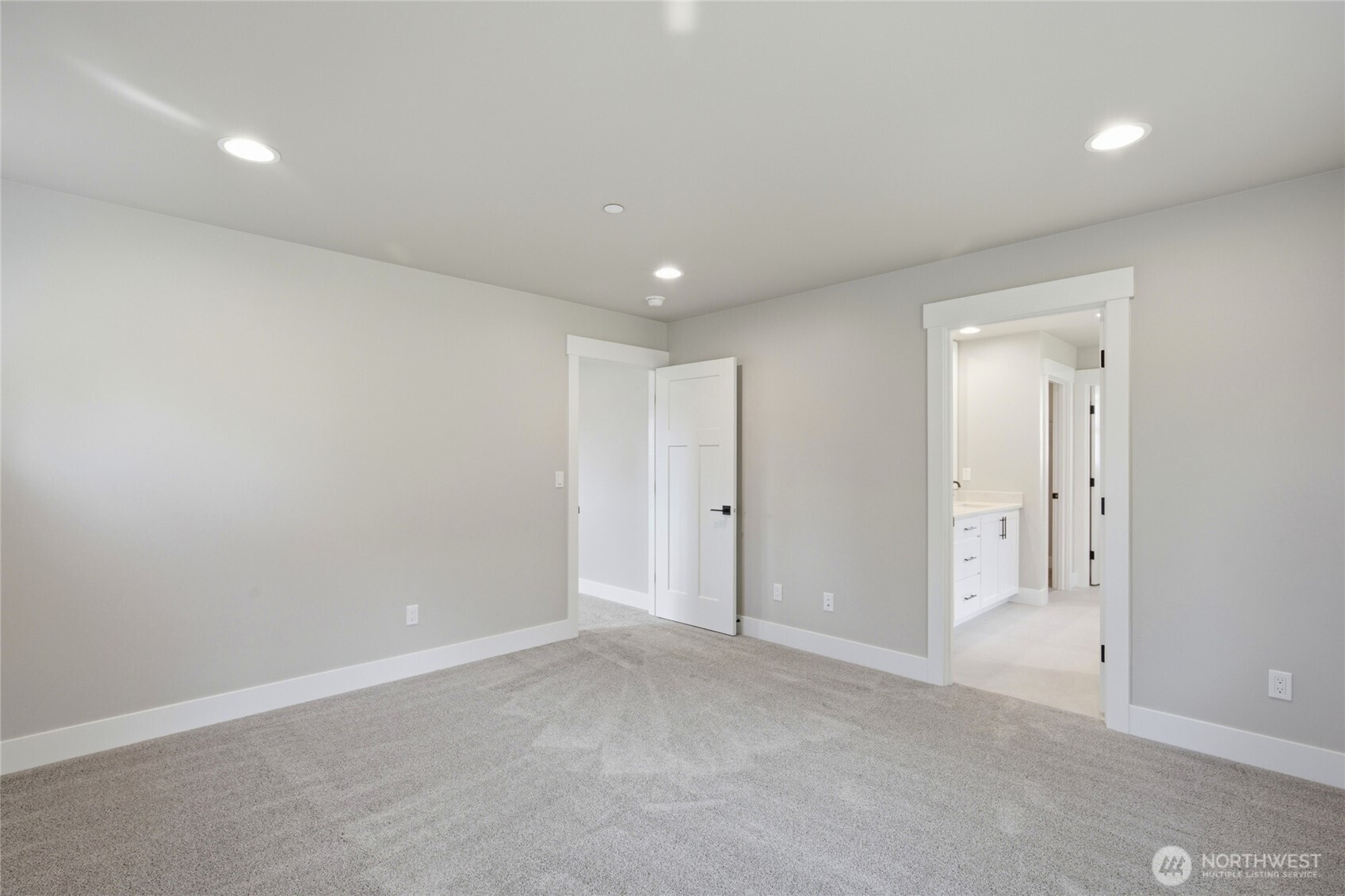 18527 Meridian Ave Property Photo 20