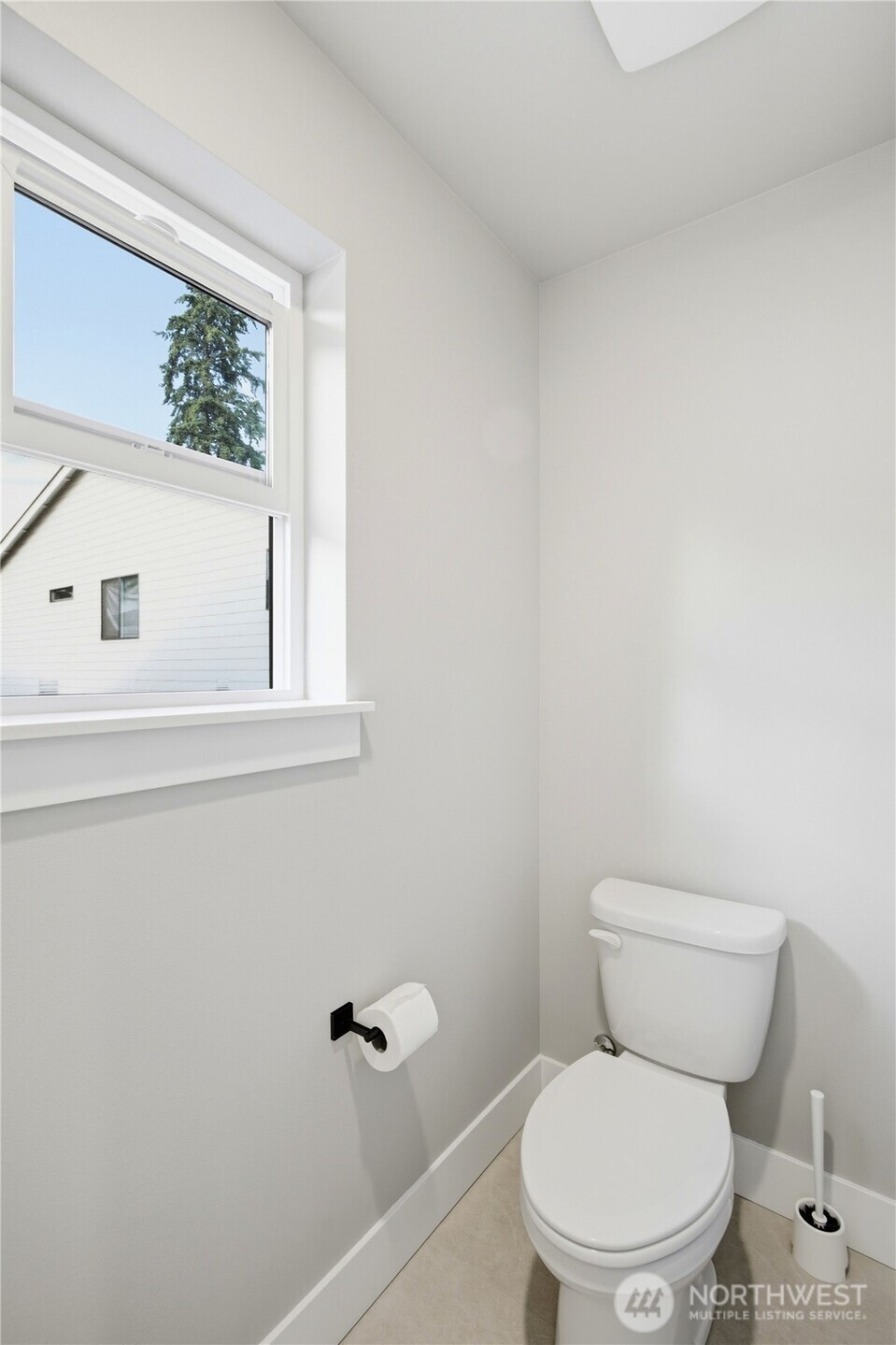 18527 Meridian Ave Property Photo 24