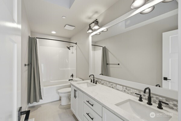 18527 Meridian Ave Property Photo 29