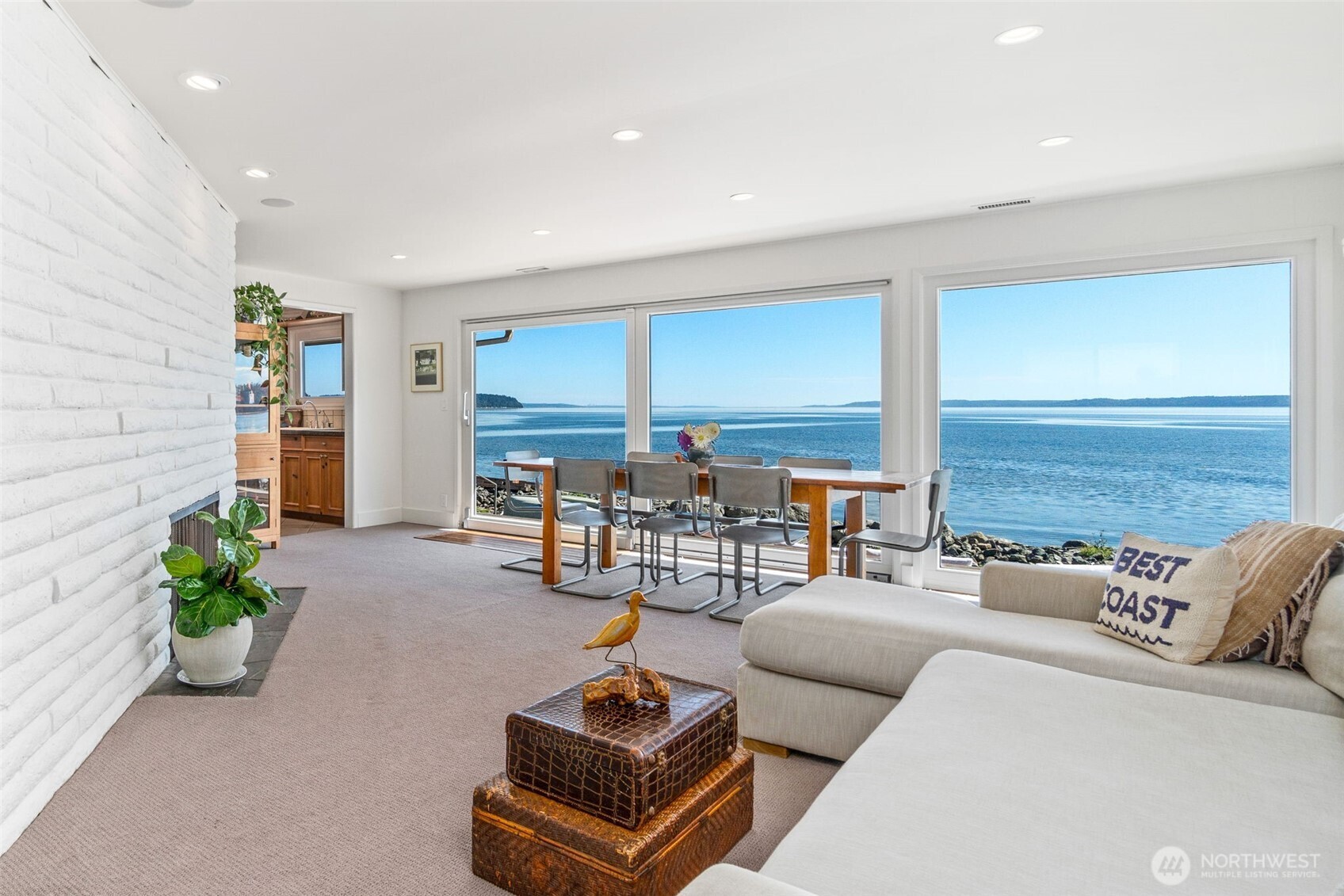 2556 Sunlight Beach Road Property Photo 3