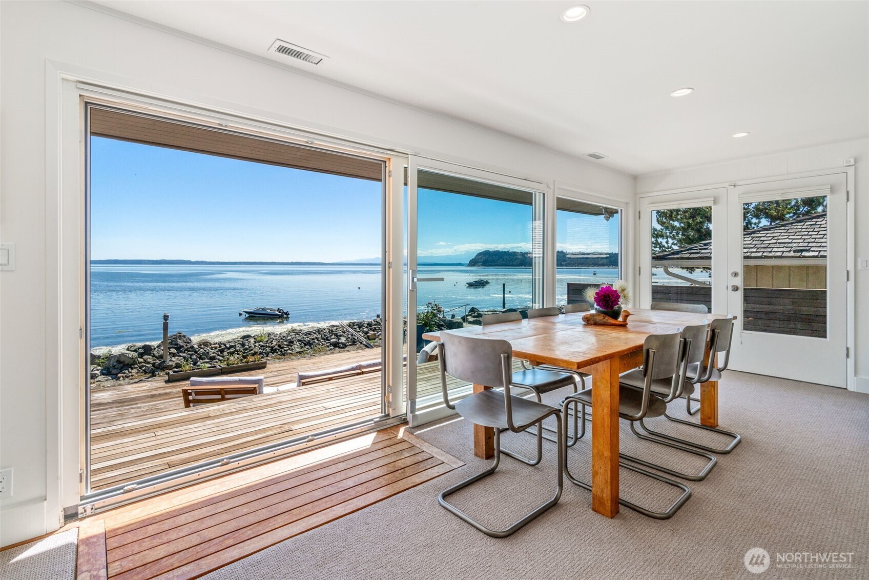 2556 Sunlight Beach Road Property Photo 7