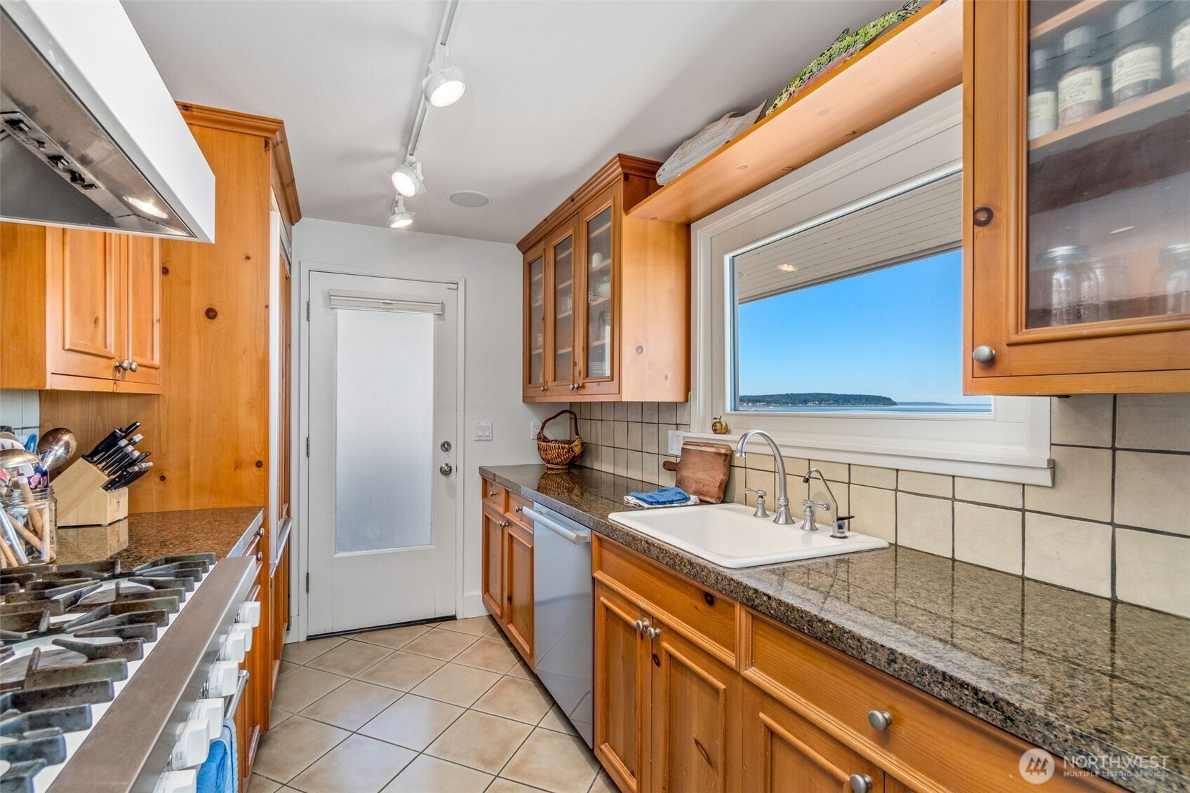 2556 Sunlight Beach Road Property Photo 9