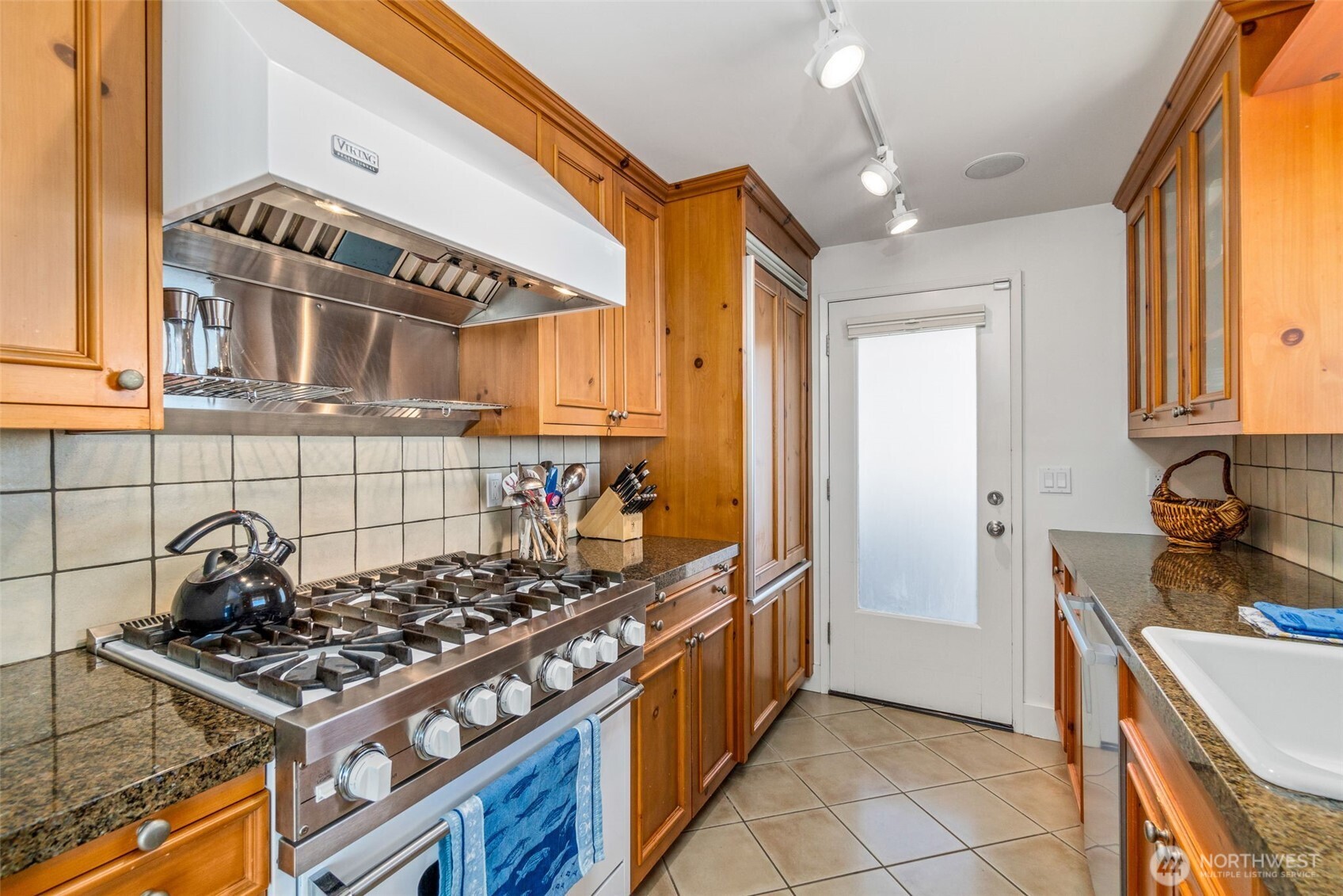 2556 Sunlight Beach Road Property Photo 10