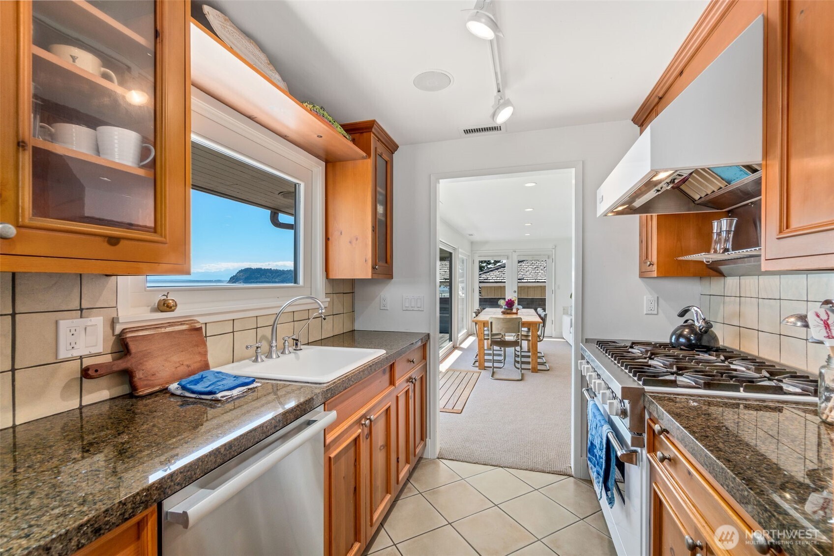 2556 Sunlight Beach Road Property Photo 11