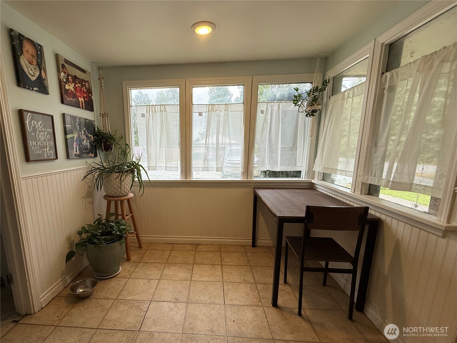 12360 Frances Street Property Photo 9