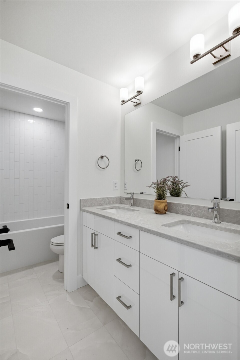 9323 Marcus Avenue Property Photo 18