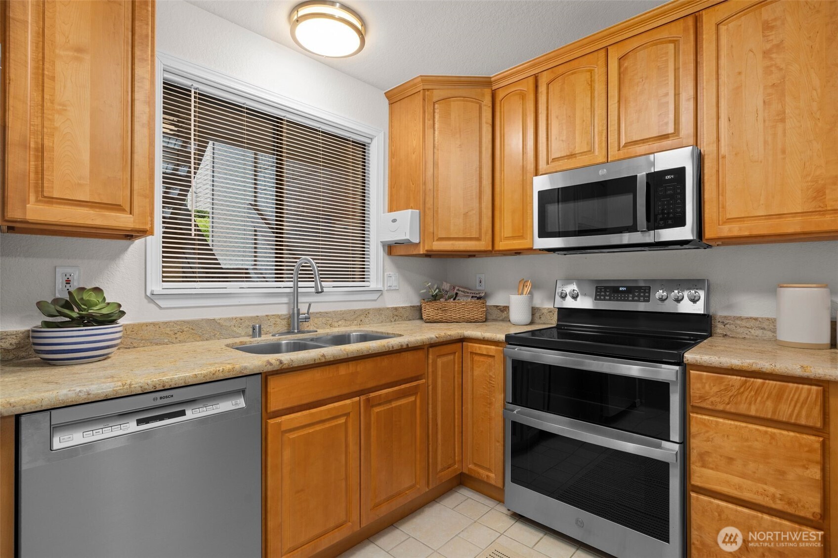 4202 Factoria Blvd D2 Property Photo 10