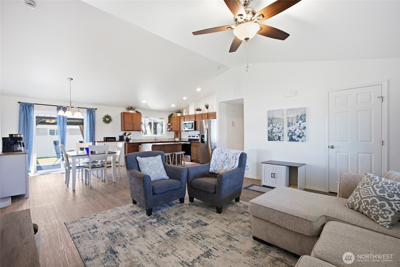 1305 W Polo Ridge Drive Property Photo 5