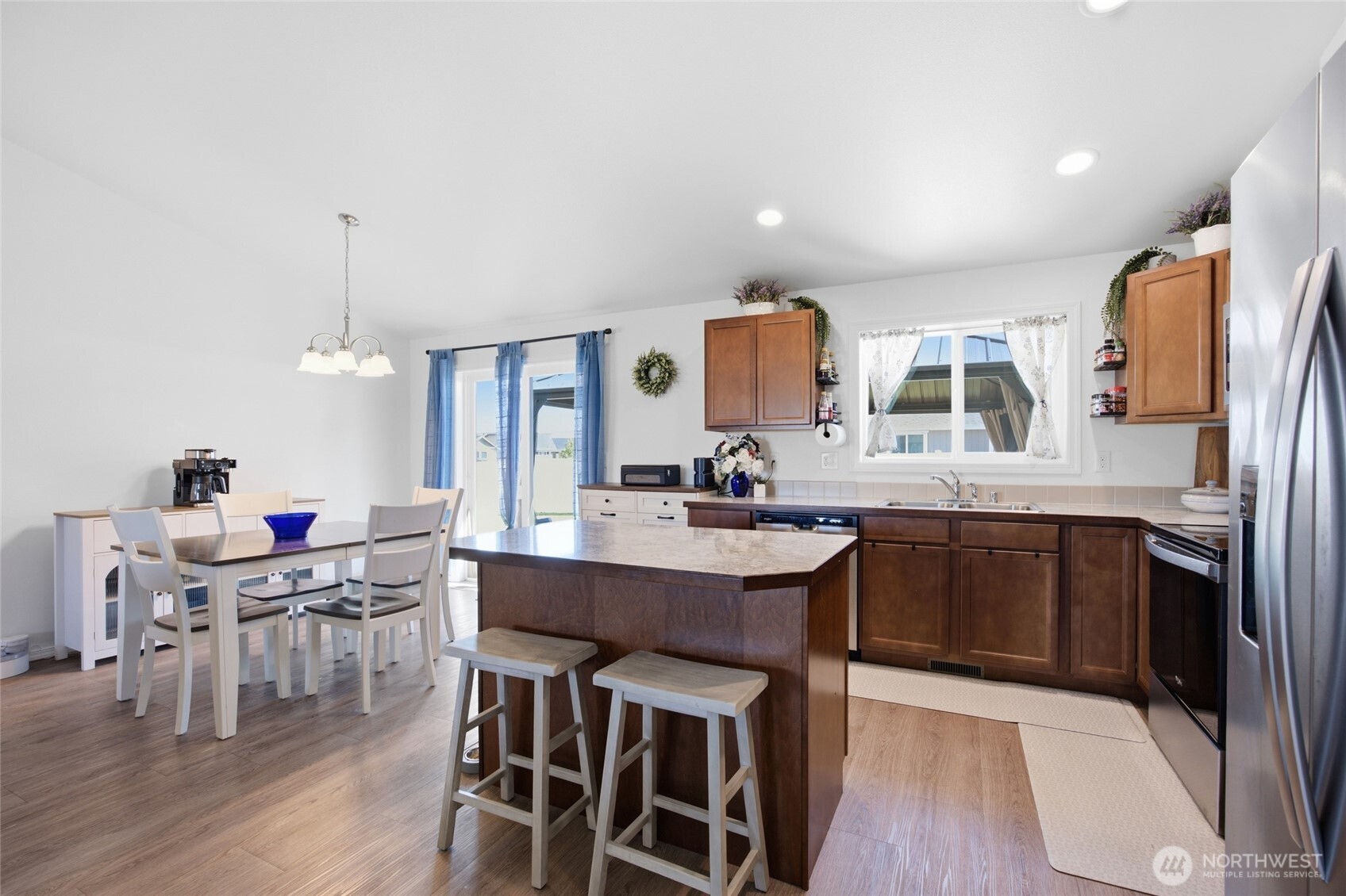 1305 W Polo Ridge Drive Property Photo 6