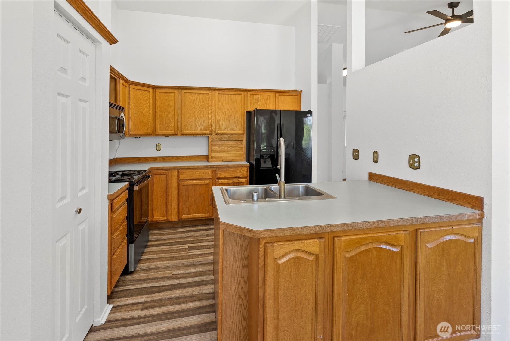 18303 Ivan Street Property Photo 8
