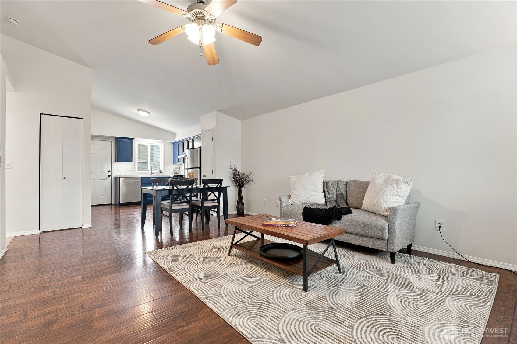 4704 Ne 60th Drive Property Photo 3