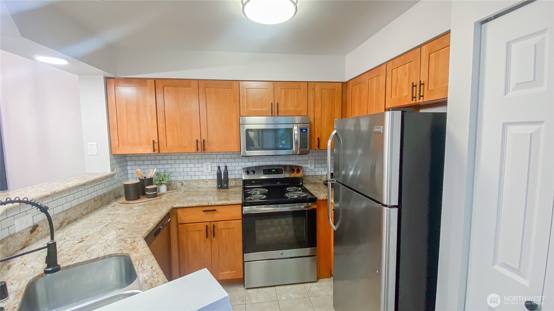 15300 112th Avenue B108 Property Photo 6