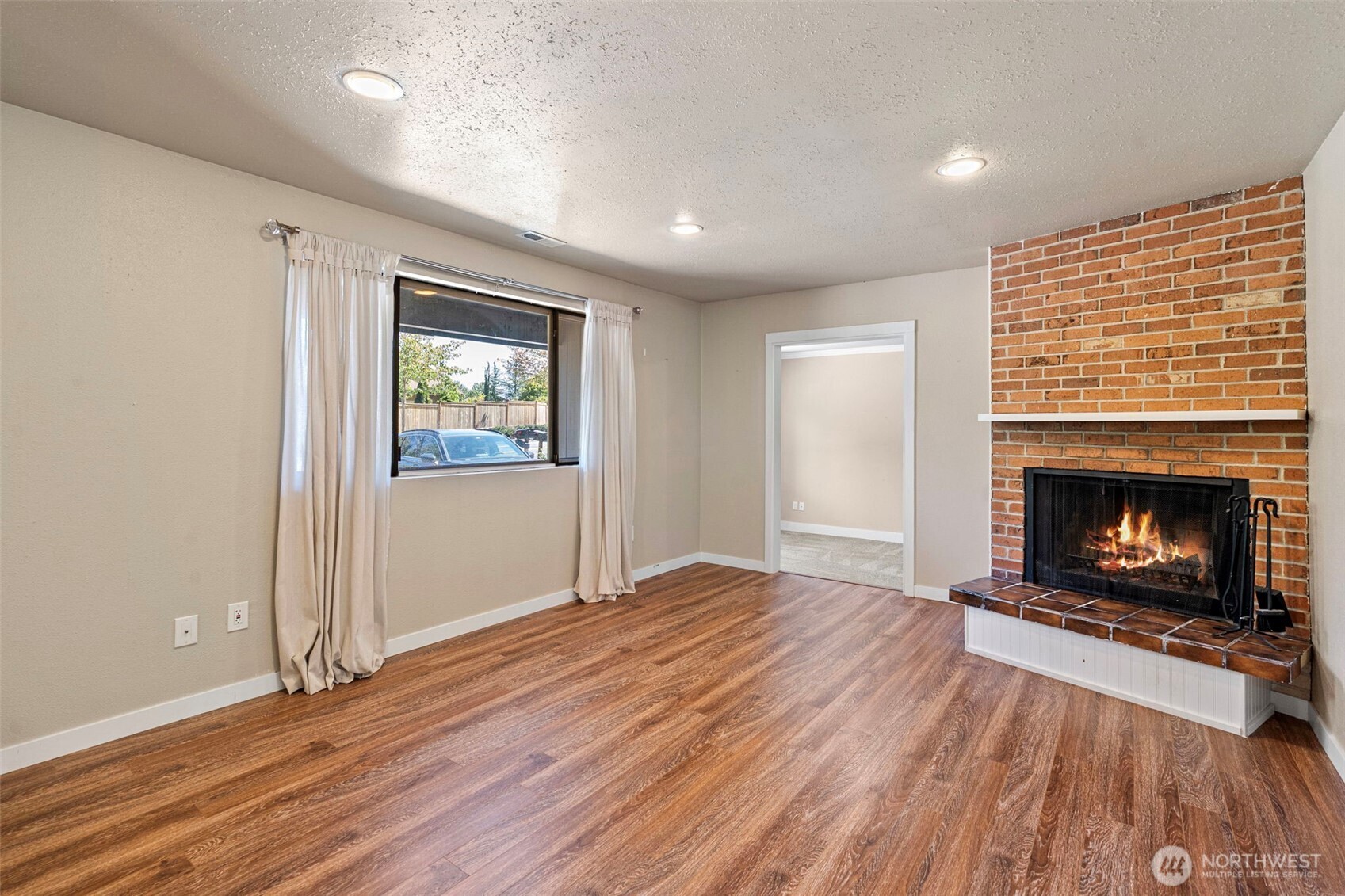 4708 Alameda Avenue Property Photo 2