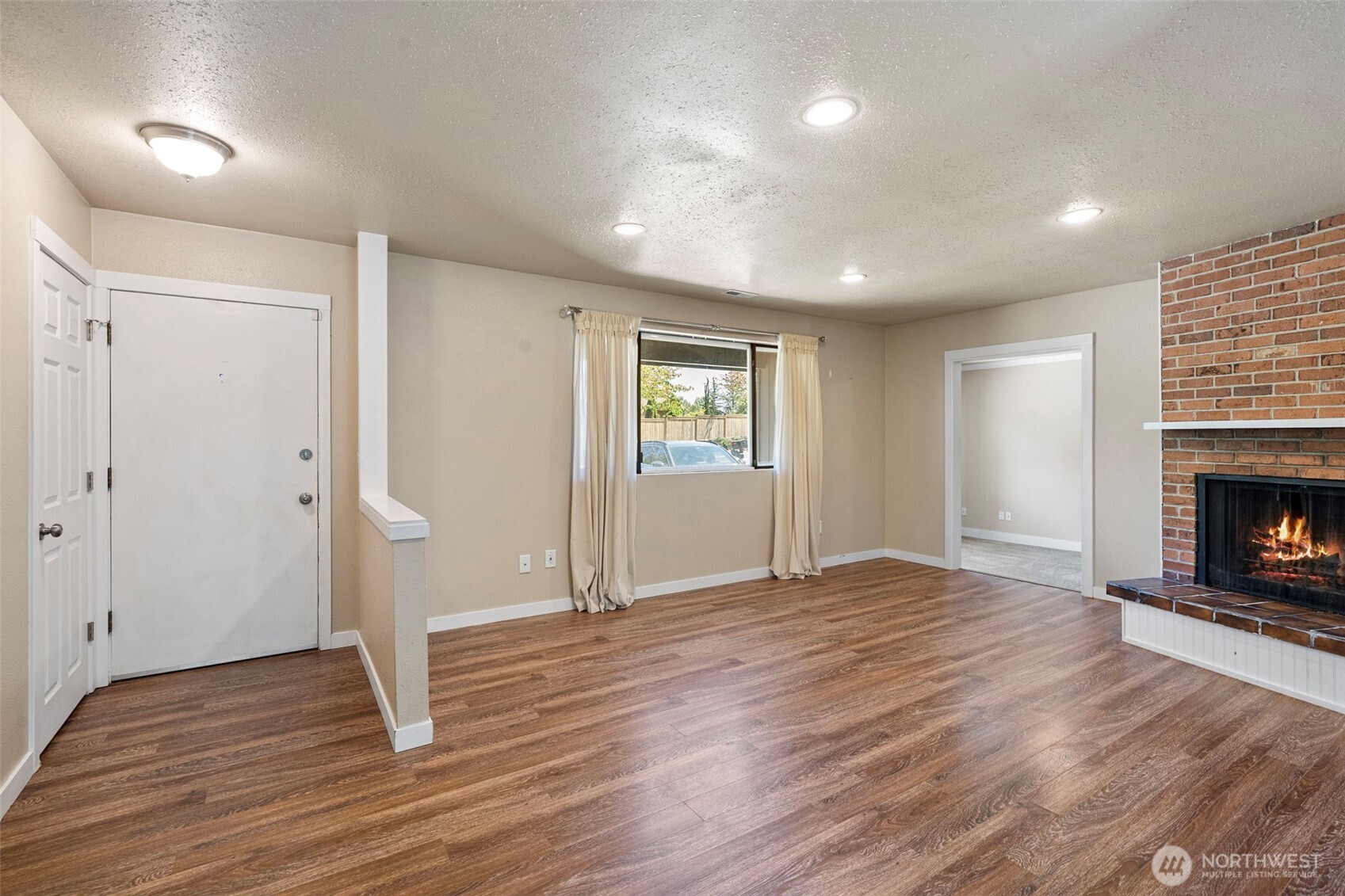 4708 Alameda Avenue Property Photo 4