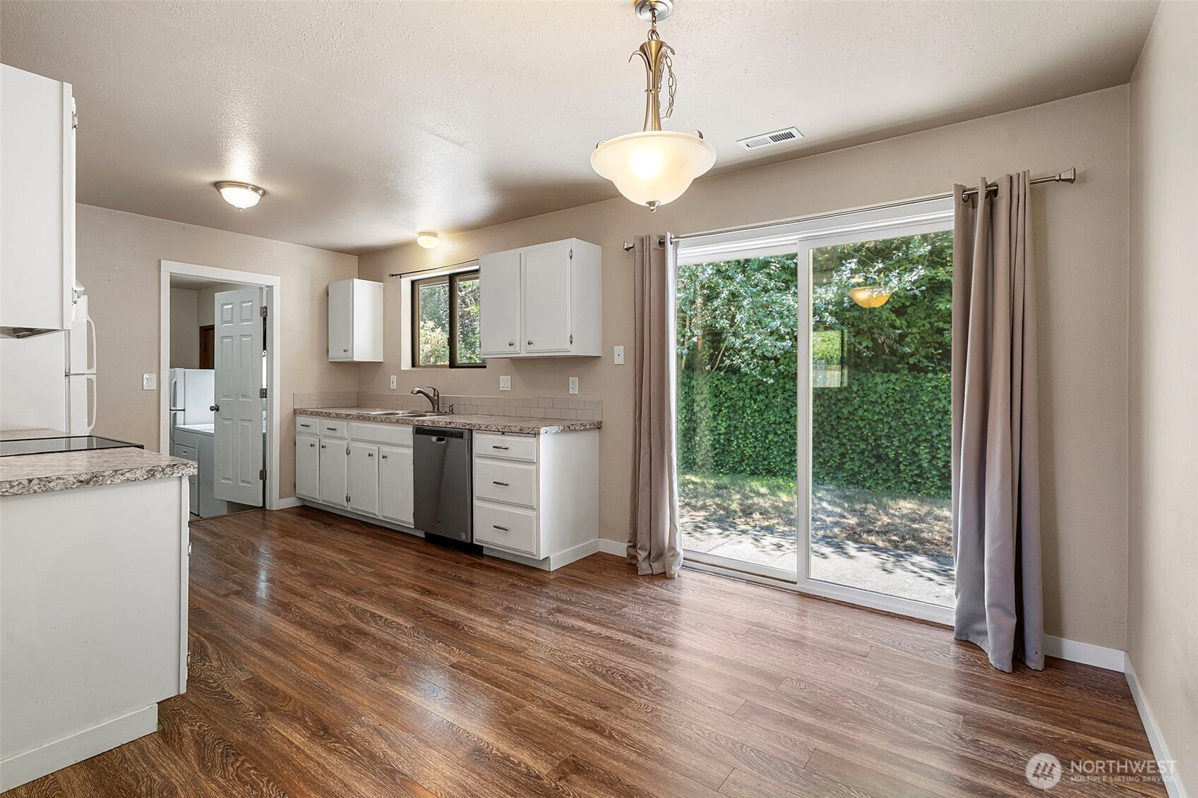 4708 Alameda Avenue Property Photo 6