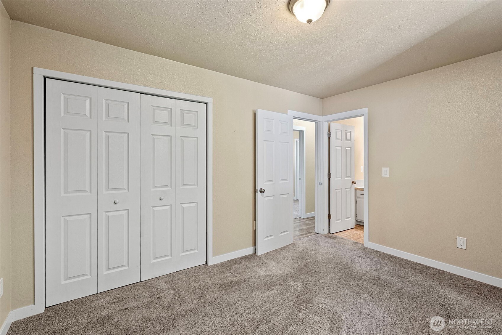 4708 Alameda Avenue Property Photo 19