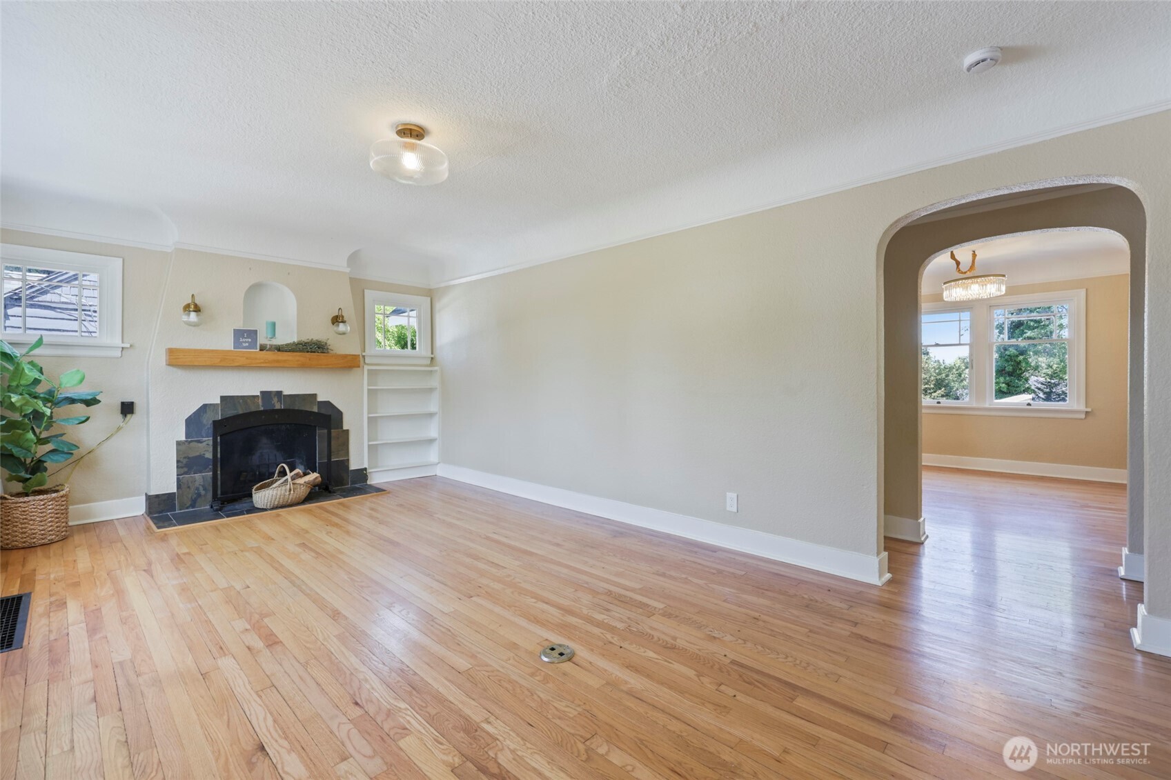 5811 S Sheridan Avenue Property Photo 8