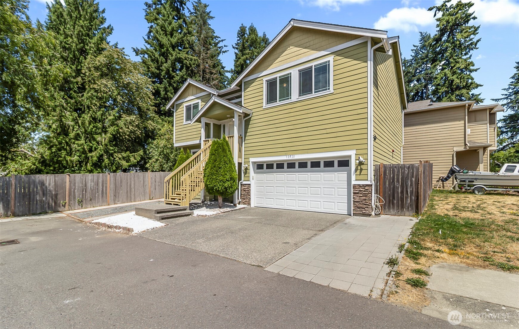 12520 24th Place Property Photo 3
