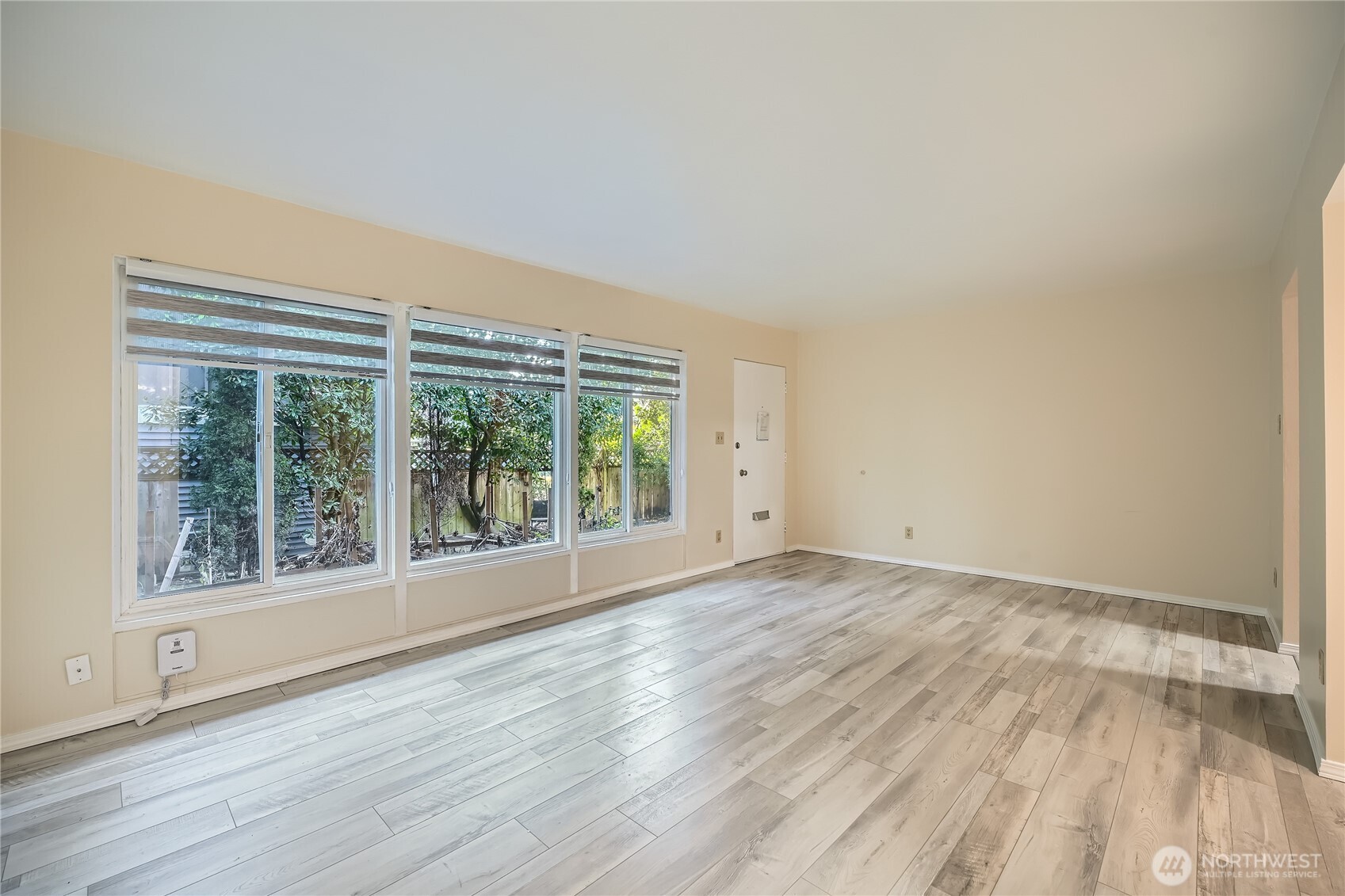 4711 Sand Point Way Property Photo 7