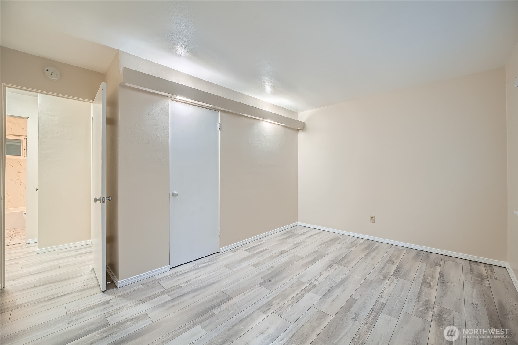 4711 Sand Point Way Property Photo 10