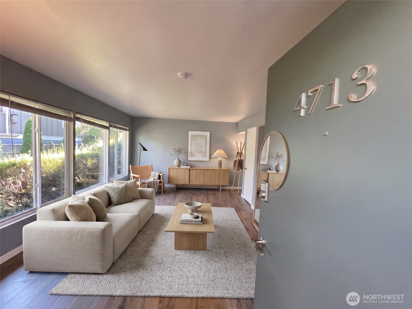 4711 Sand Point Way Property Photo 17
