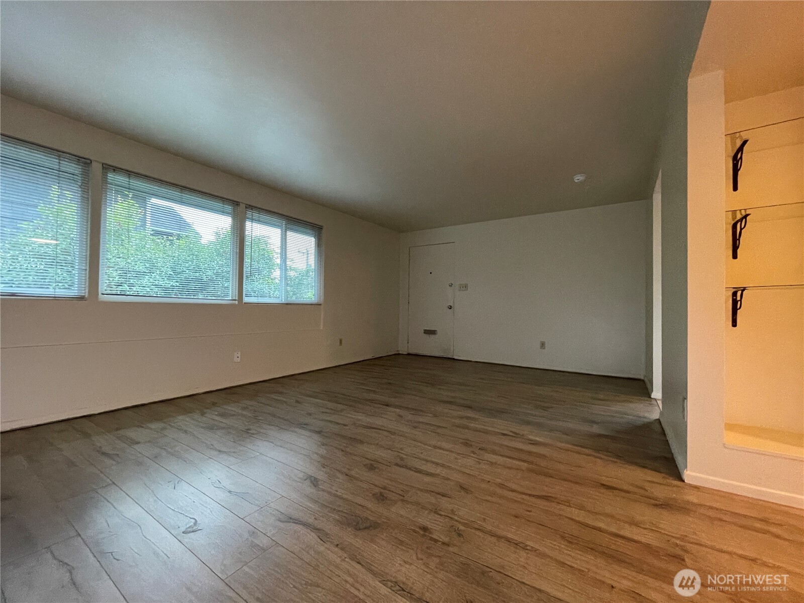 4711 Sand Point Way Property Photo 26