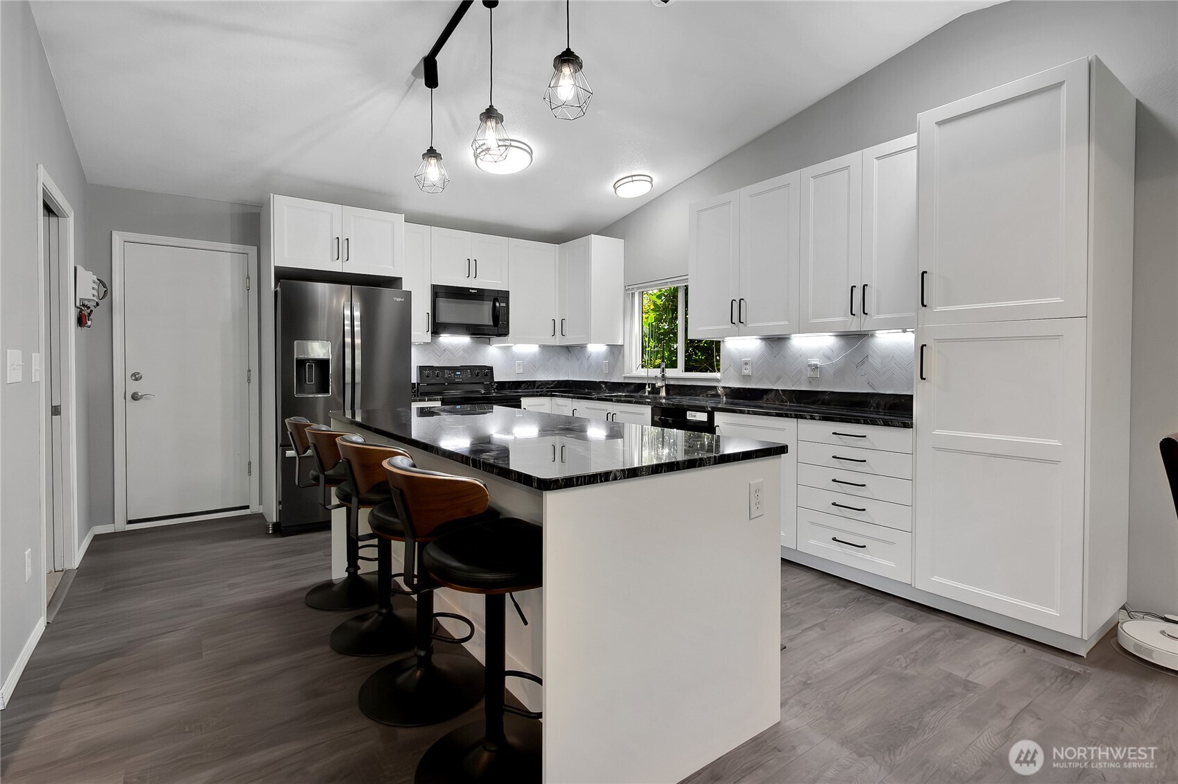 128 Glacier Avenue Property Photo 8
