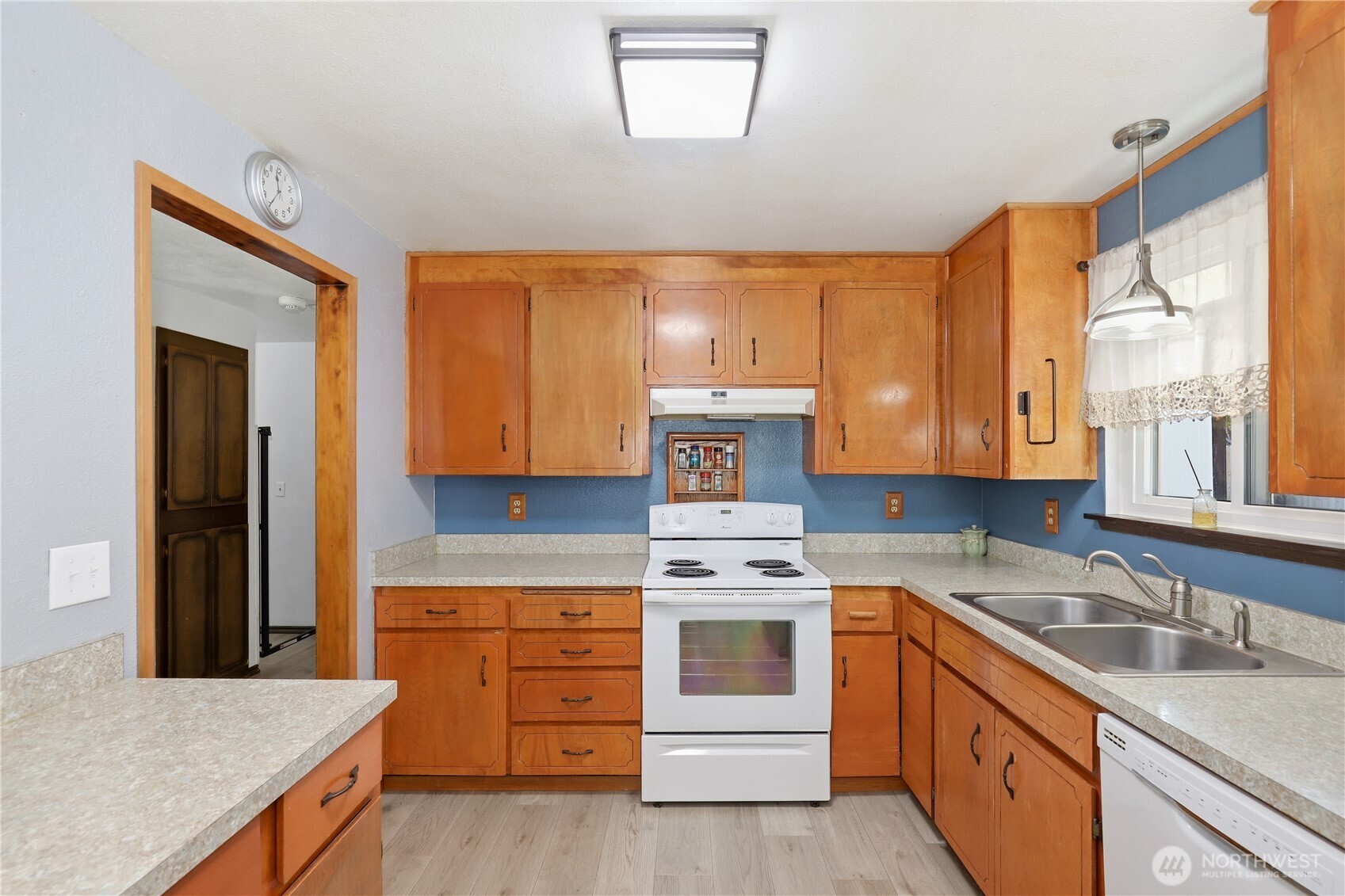 4808 223rd Street Property Photo 9