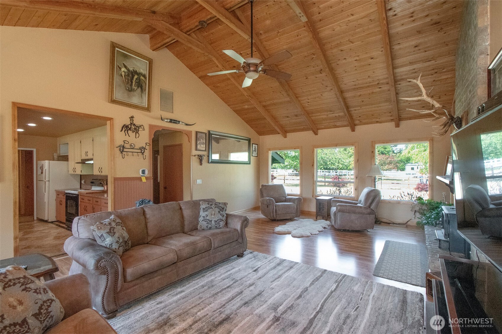 870 Thorton Drive Property Photo 6