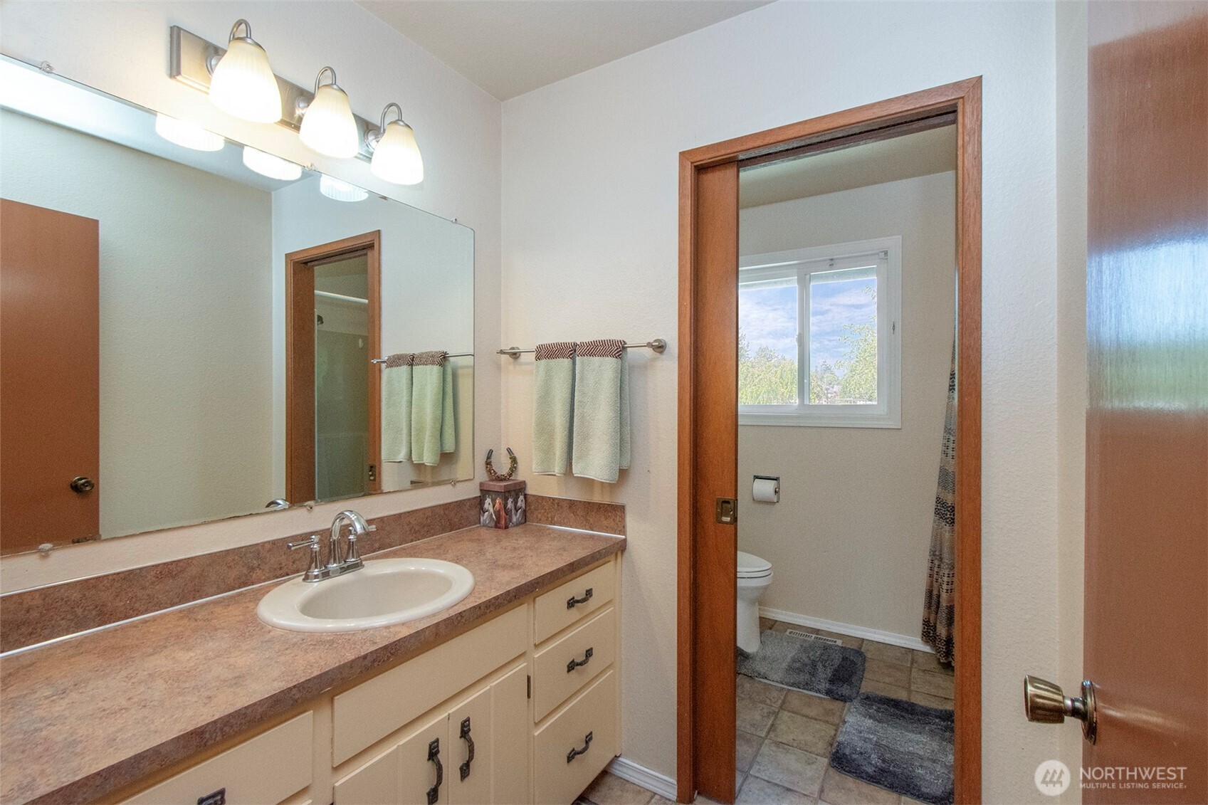 870 Thorton Drive Property Photo 15