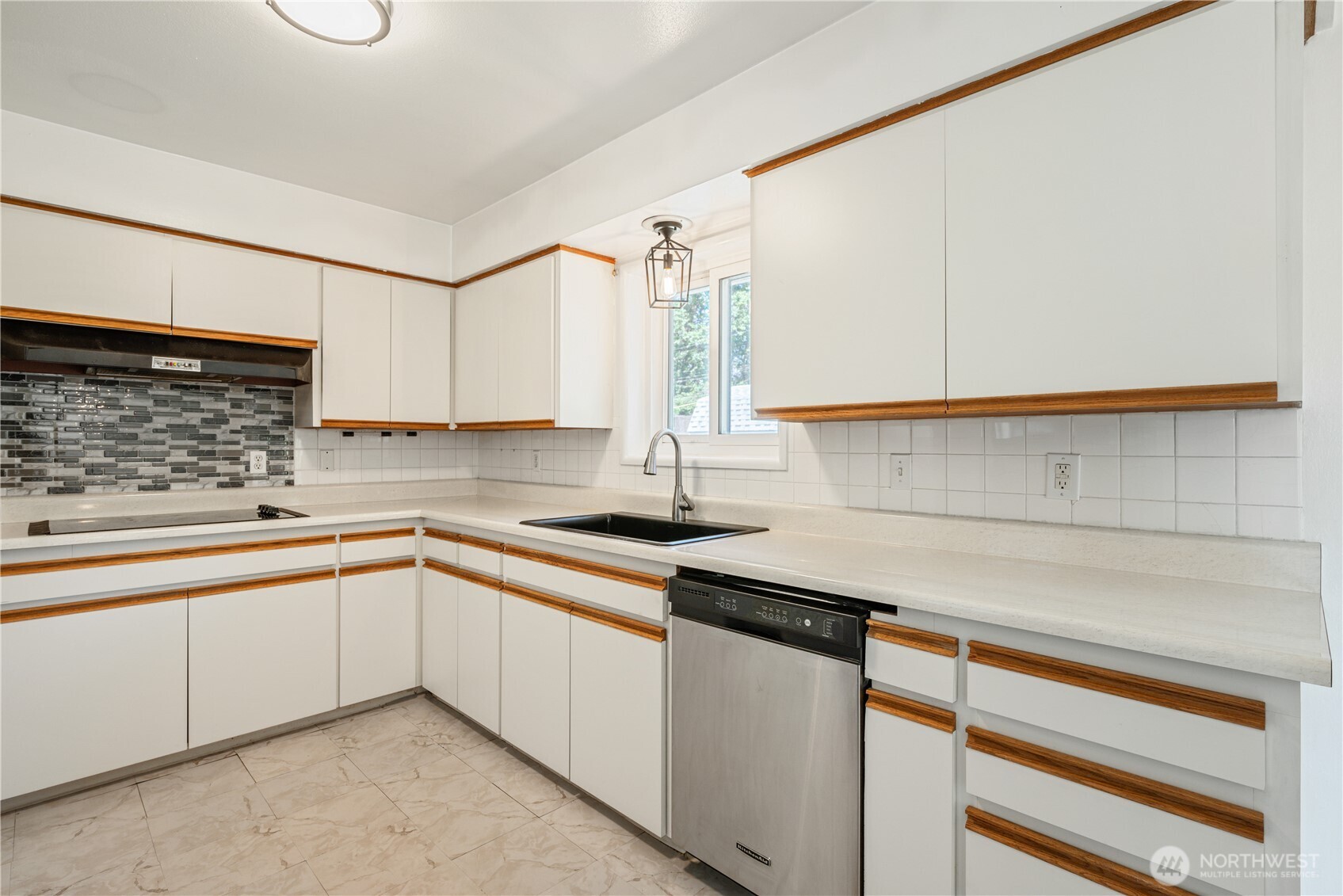 3118 Maple Street Property Photo 9