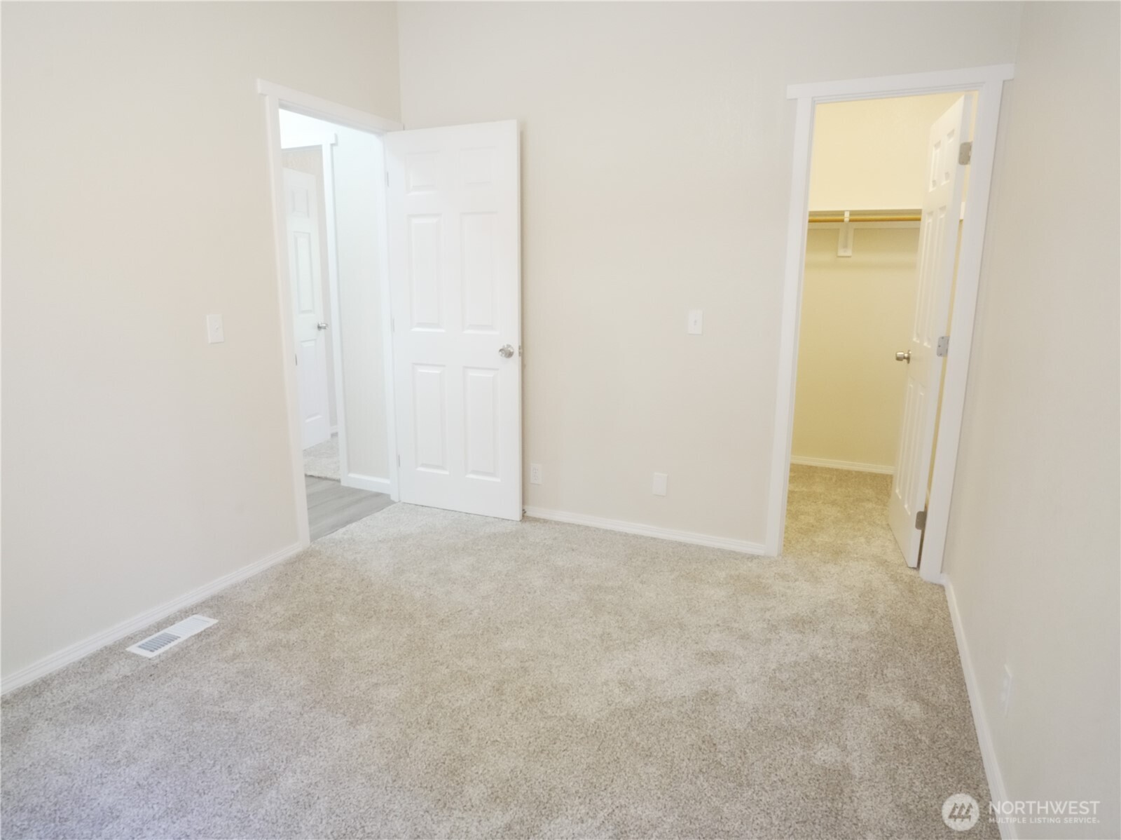 160 E Clonakilty Drive Property Photo 18
