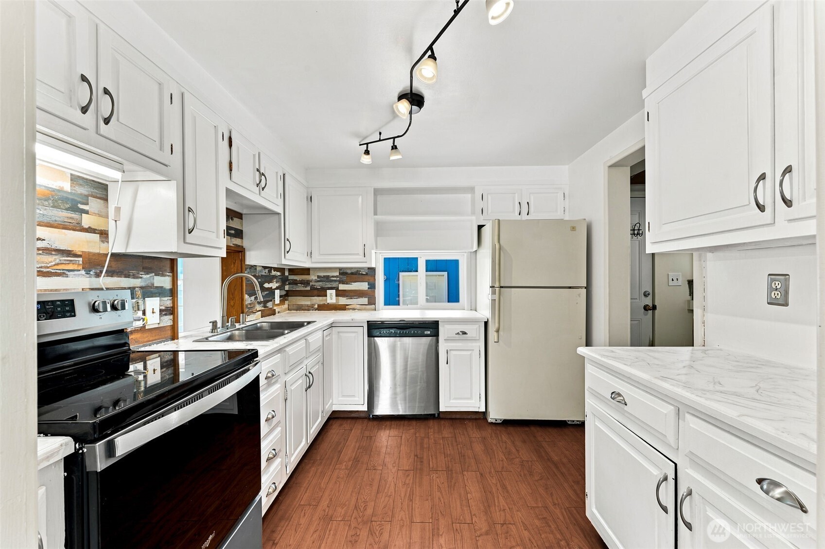 17053 35th Avenue Property Photo 7