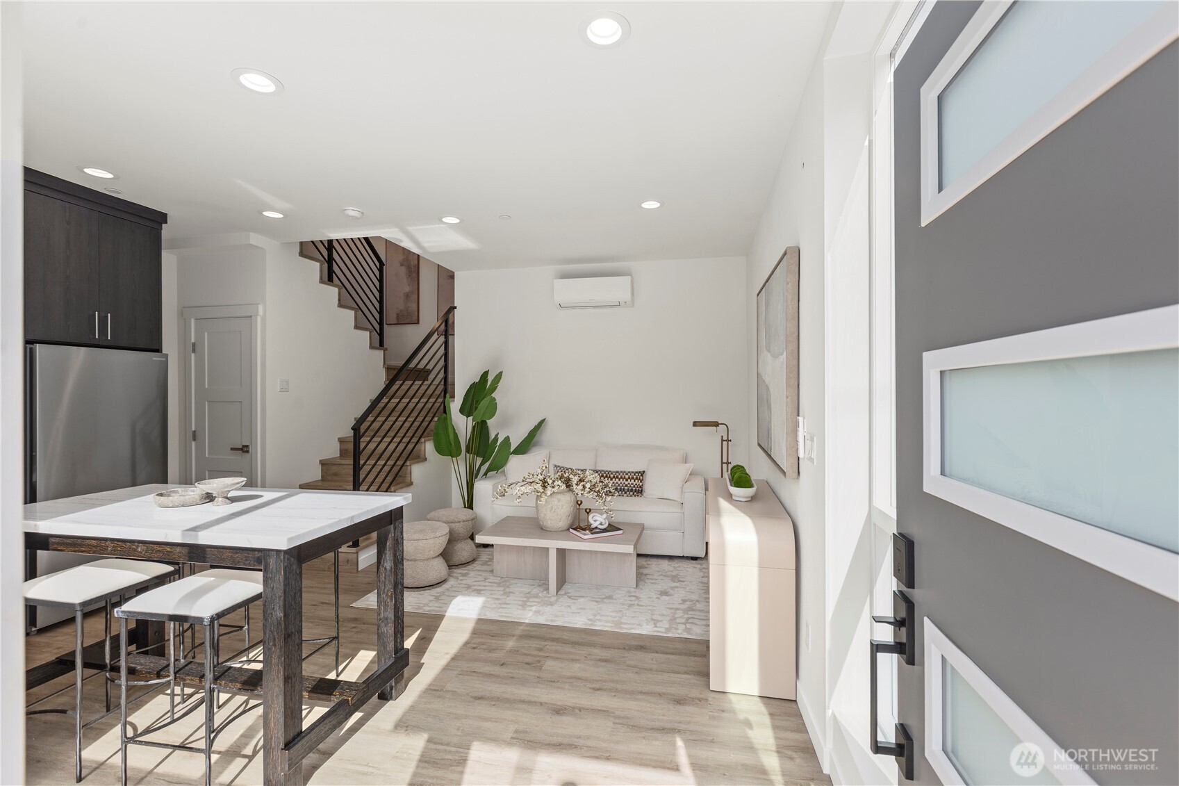 2328 D Franklin Avenue Property Photo 7