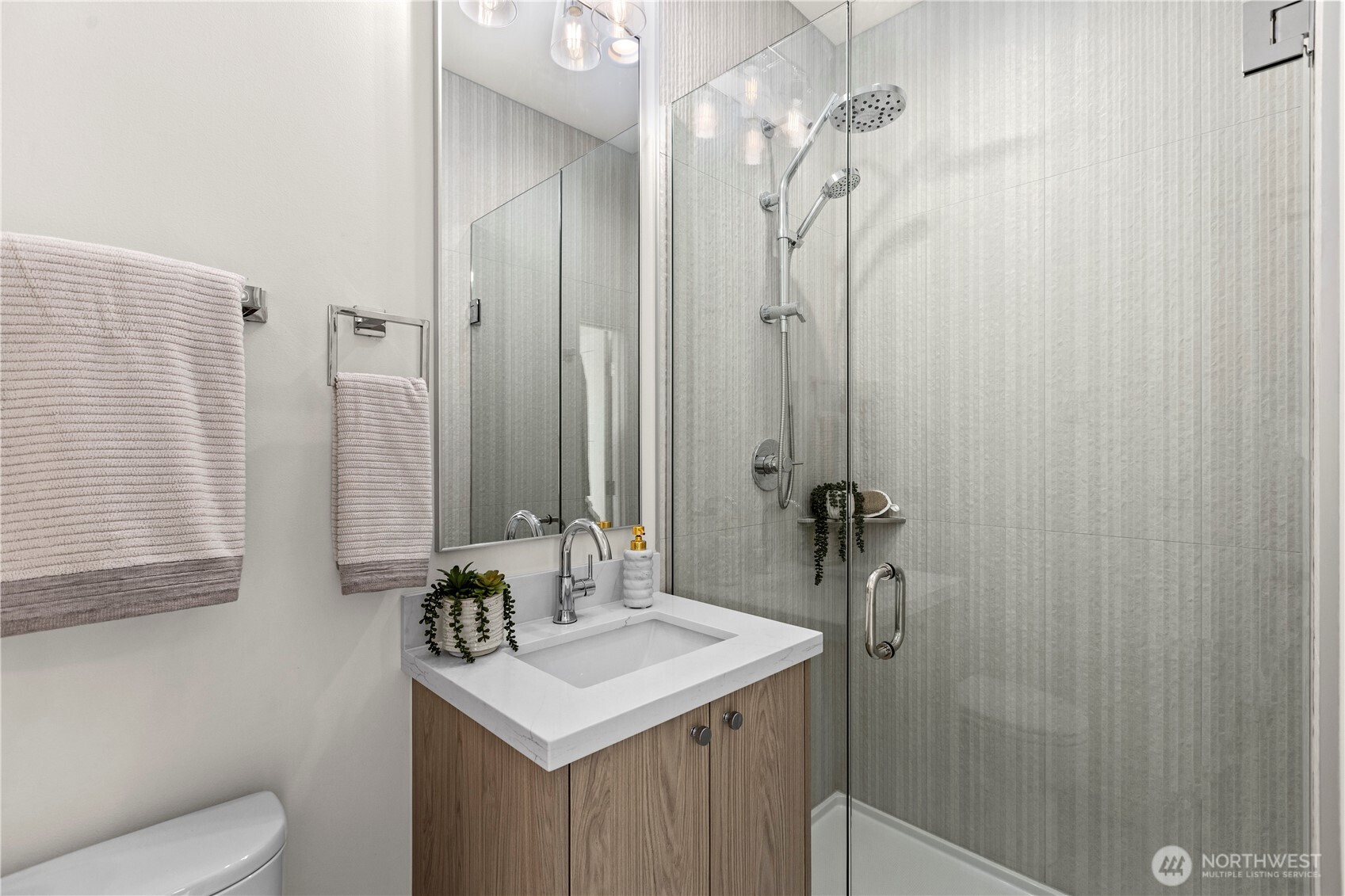 2328 D Franklin Avenue Property Photo 18