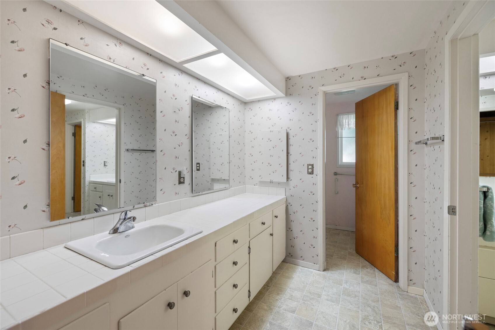 300 Claremont Place Property Photo 27