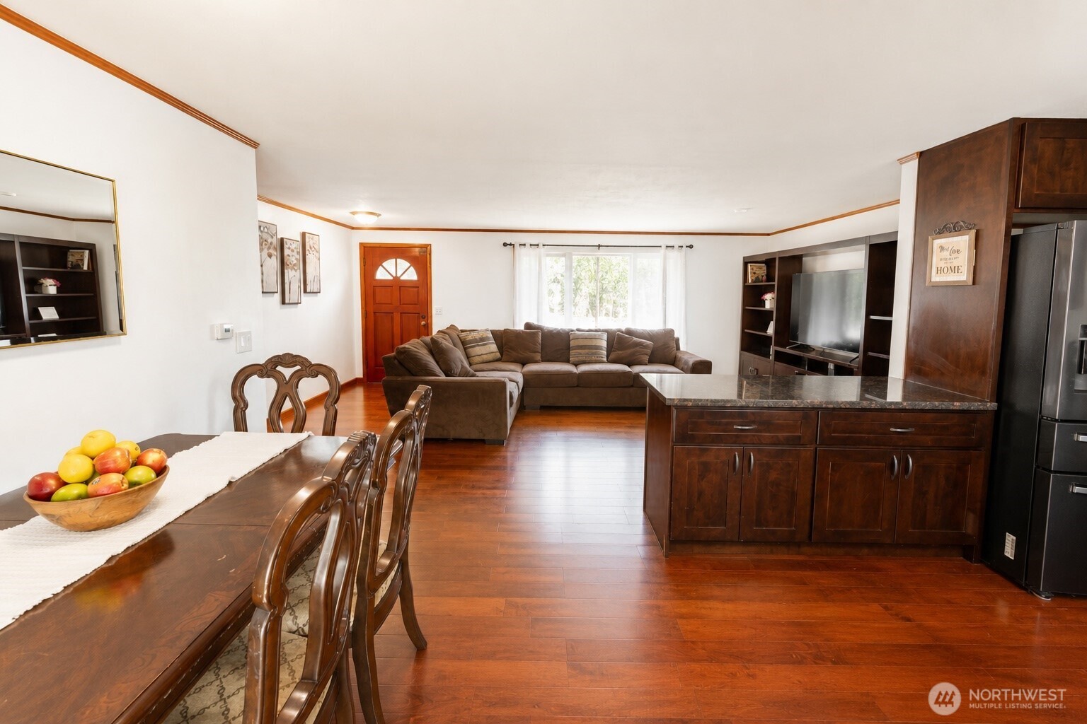 2465 24th Street Property Photo 3