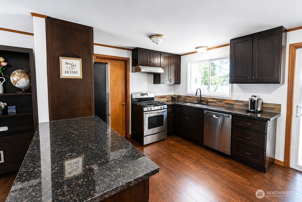 2465 24th Street Property Photo 5
