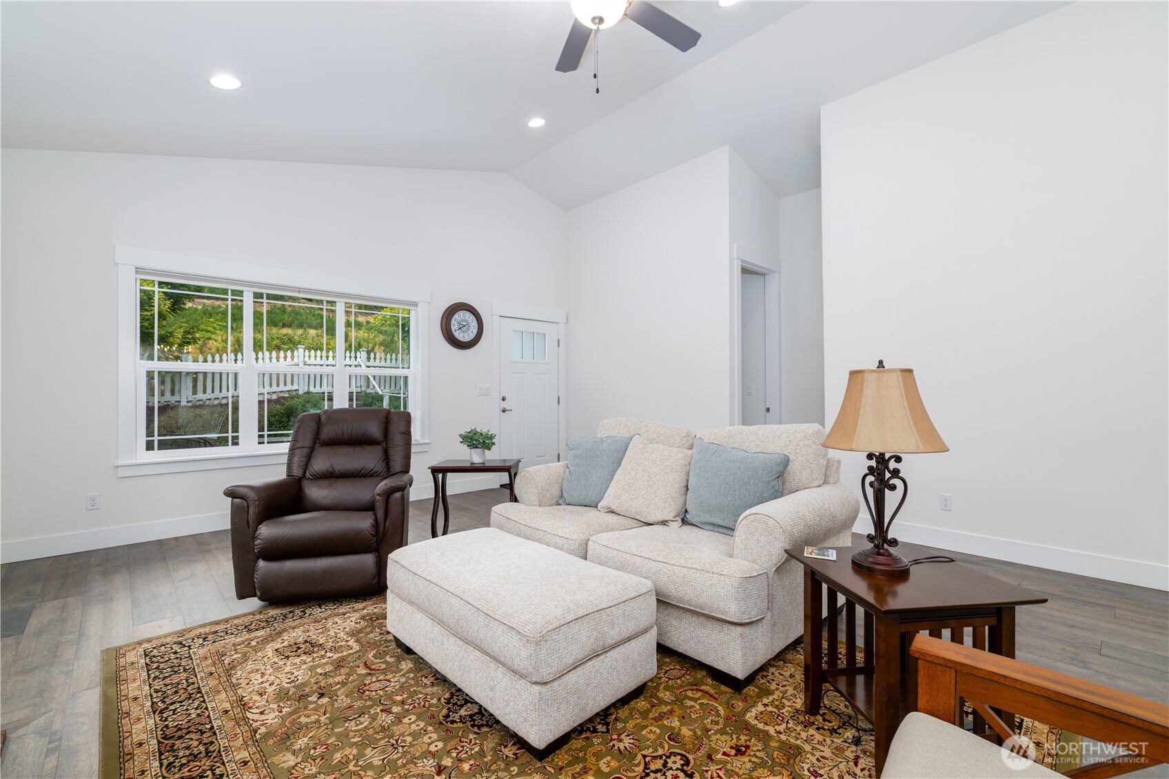 40 E Cedarland Lane Property Photo 8