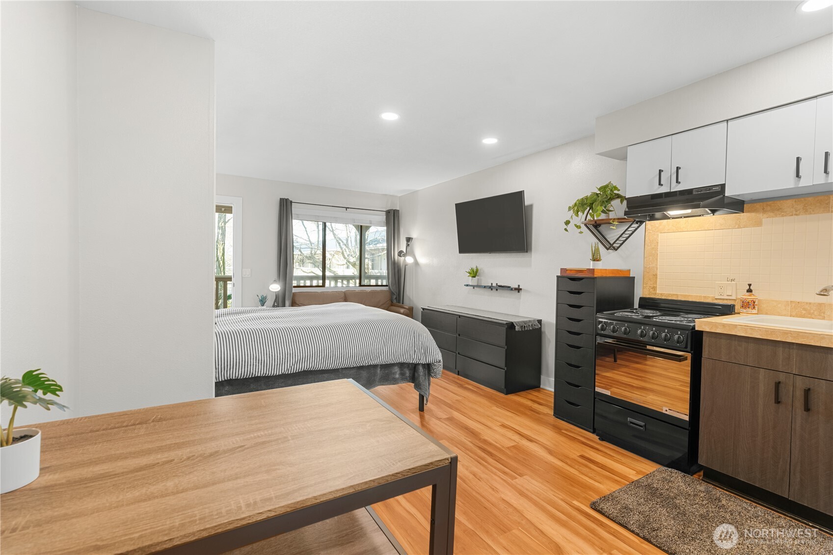 250 Tucker Avenue 3 Property Photo 6