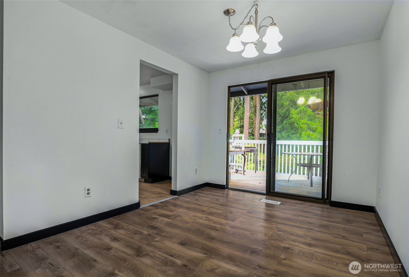 4509 W Tapps Drive Property Photo 6