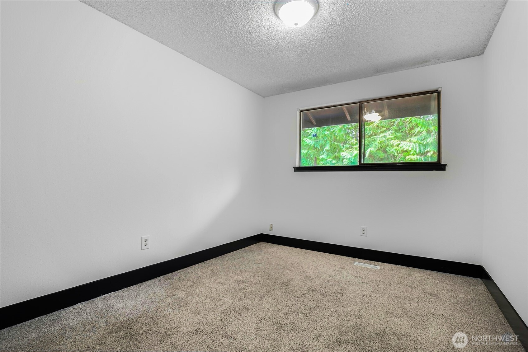4509 W Tapps Drive Property Photo 10